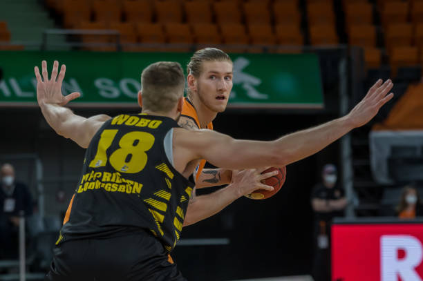 梁伟铿与王 梁伟铿与王