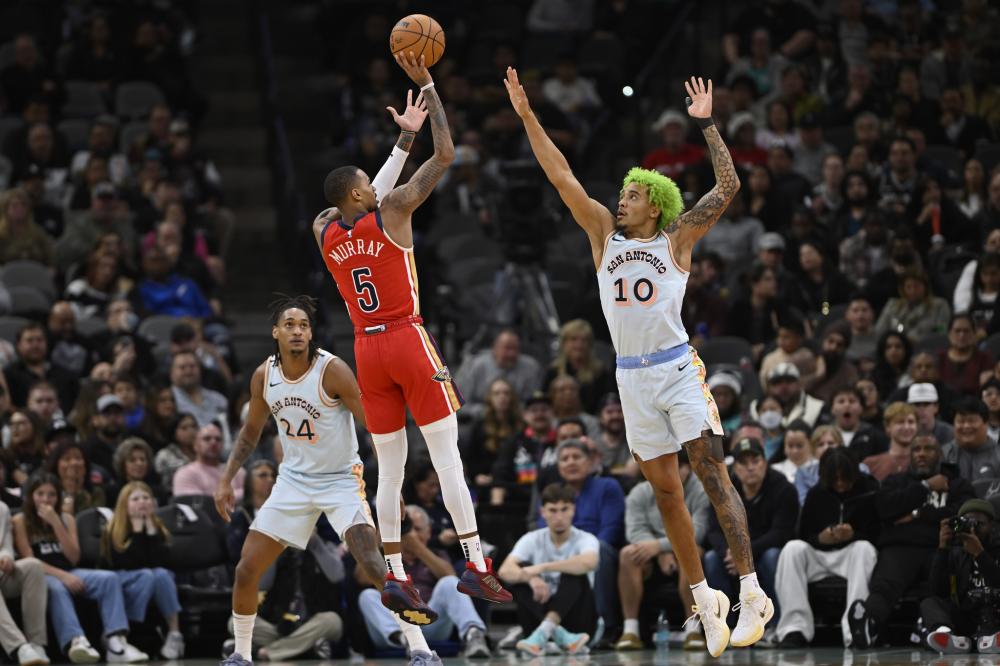 一名年轻前 一名年轻前